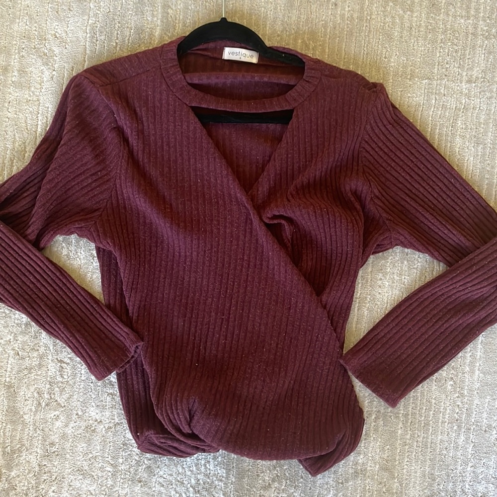 Vestique red/ maroon open front wrap top sweater